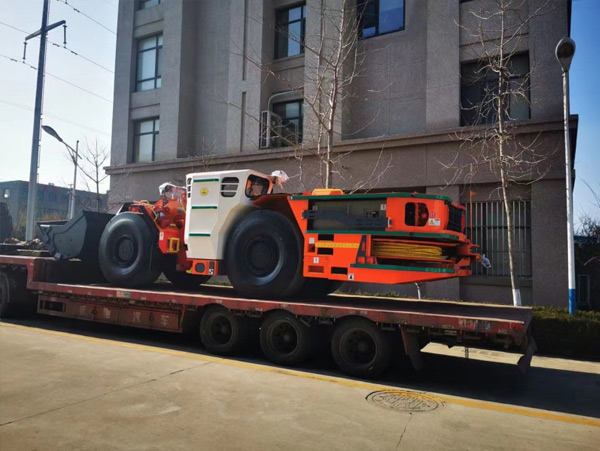 【低碳环保节能高效】WJD-4地下电动铲运机新年新交付！